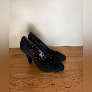 VTG Y2K Winter 2001 2002 Moschino Cheapandchic Suede Bow Pumps